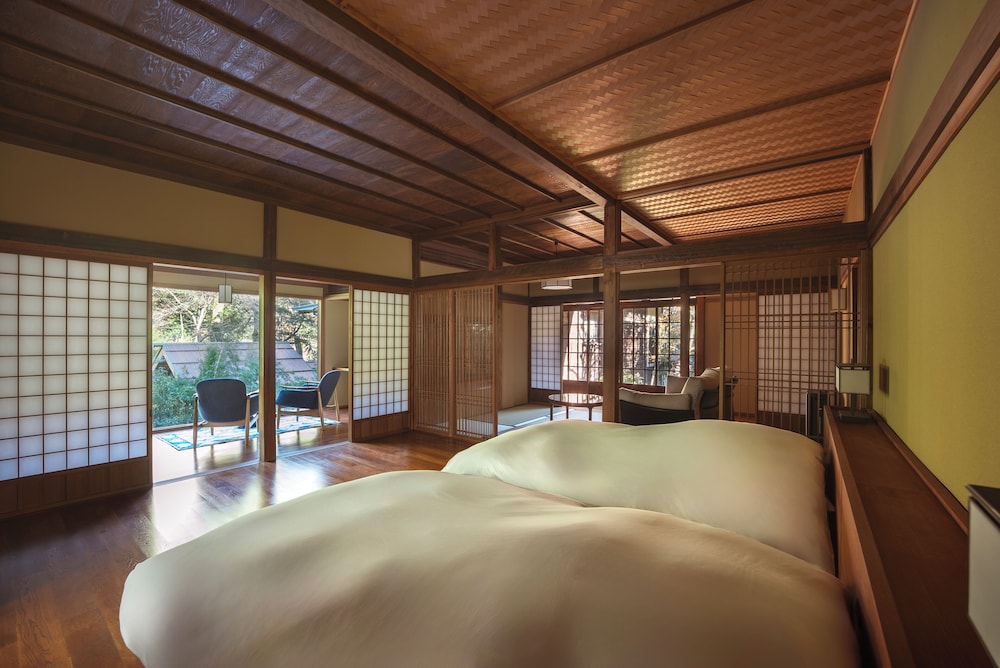 石楠花 露天風呂付(一棟貸) 客室1 | おちあいろう