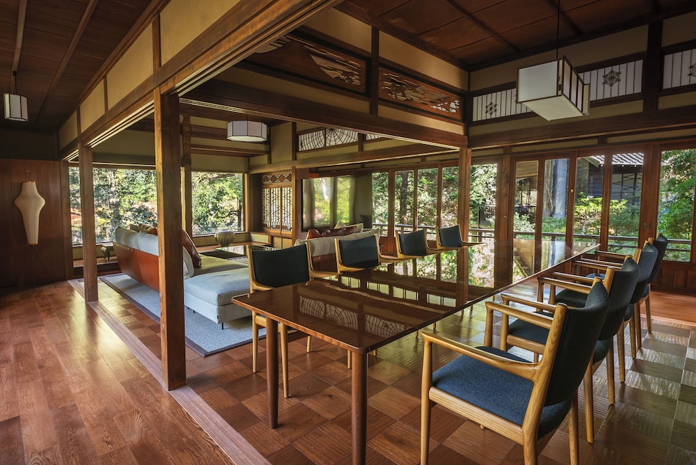 石楠花 露天風呂付(一棟貸) リビング エリア0 | おちあいろう