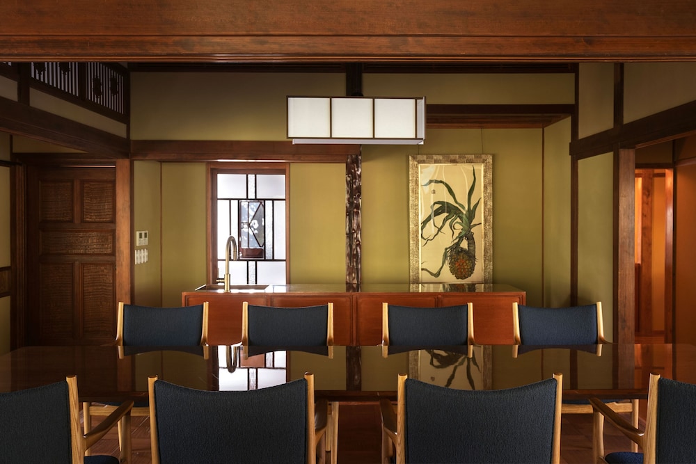 石楠花 露天風呂付(一棟貸) 客室内のダイニングエリア1 | おちあいろう