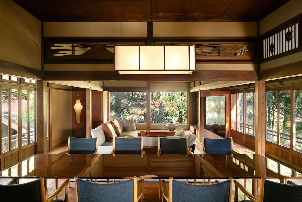 石楠花 露天風呂付(一棟貸) 客室内のダイニングエリア2 | おちあいろう