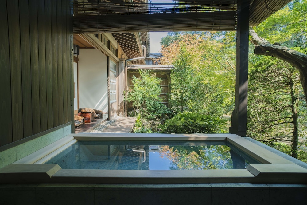 山桜花 露天風呂付 部屋からの景観0 | おちあいろう