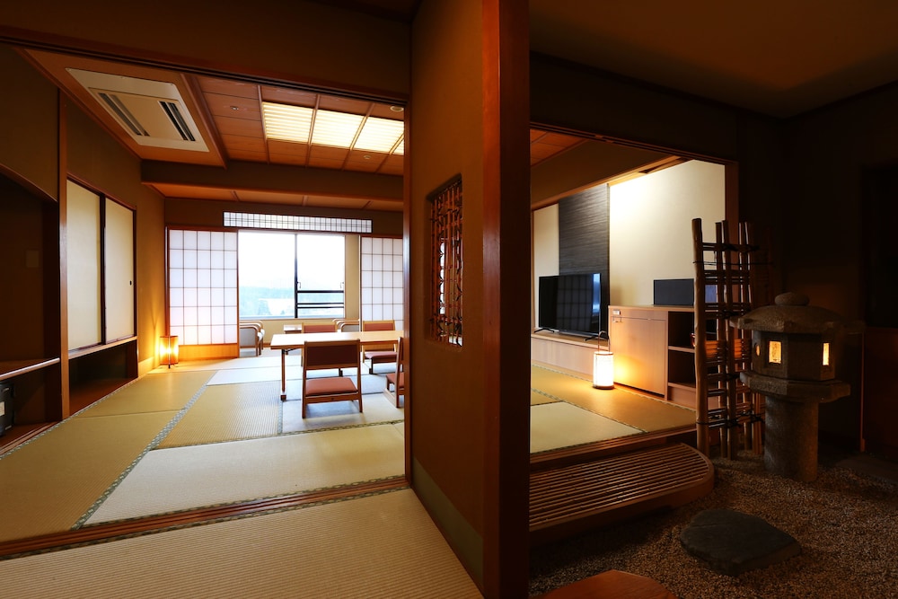 草津一望の高層階&数奇屋造り 新客殿 特別室 (禁煙) 客室2 | 草津温泉 ホテル櫻井