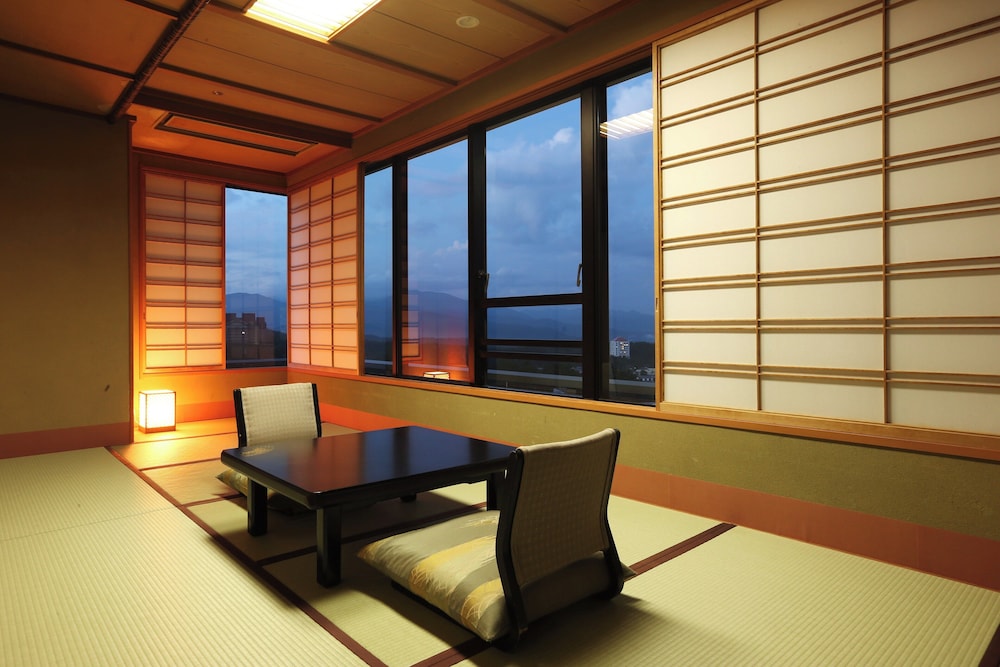 リピーター率No.1! 数奇屋造り 新客殿 一般客室 (禁煙) 客室2 | 草津温泉 ホテル櫻井