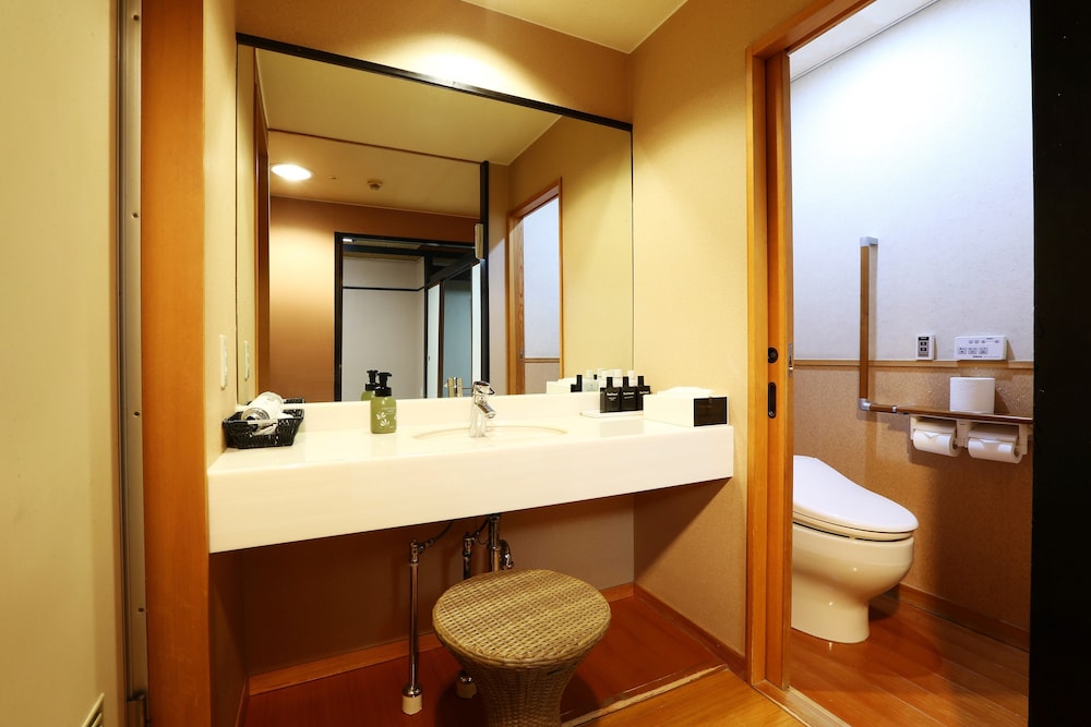 ホテル櫻井で一番予約の多い部屋 本客殿 次の間付 (禁煙) バスルーム1 | 草津温泉 ホテル櫻井
