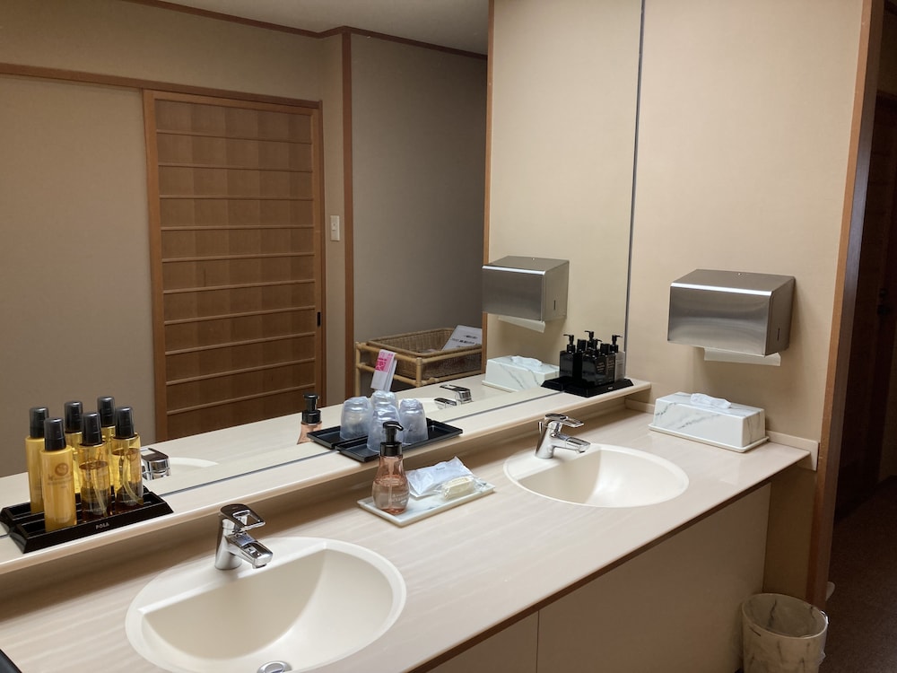 (高層階/ワンフロア4室の贅沢) 新客殿貴賓室 蓬莱 (禁煙) バスルーム1 | 草津温泉 ホテル櫻井