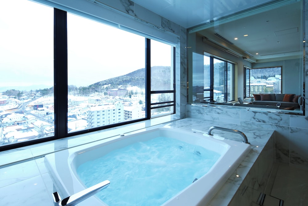 【最上階16階/絶景ビューバス付】SAKURA or ASAMA Suite ジェットバス0 | 草津温泉 ホテル櫻井
