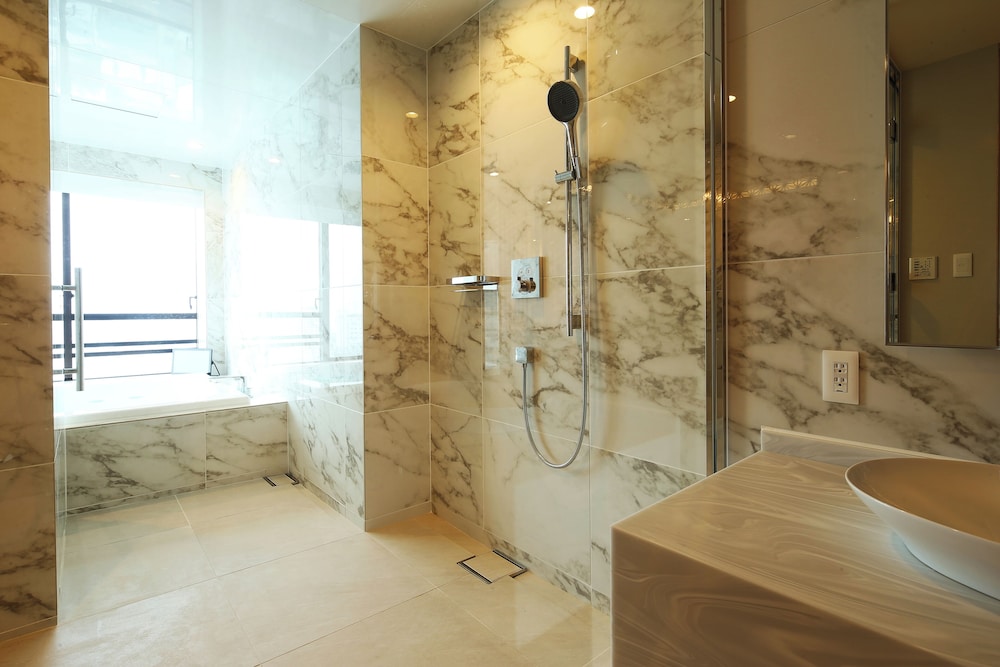【最上階16階/絶景ビューバス付】SAKURA or ASAMA Suite バスルームのシャワー0 | 草津温泉 ホテル櫻井