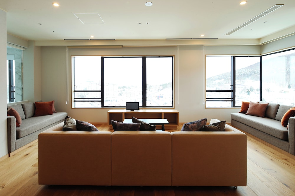 【最上階16階/絶景ビューバス付】SAKURA or ASAMA Suite 部屋からの景観1 | 草津温泉 ホテル櫻井