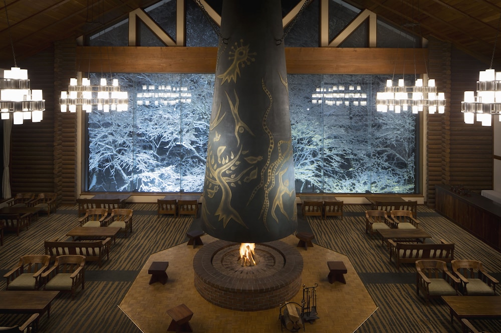 ロビーラウンジ1 | 星野リゾート 奥入瀬渓流ホテル ロビーラウンジ1 | 星野リゾート 奥入瀬渓流ホテル