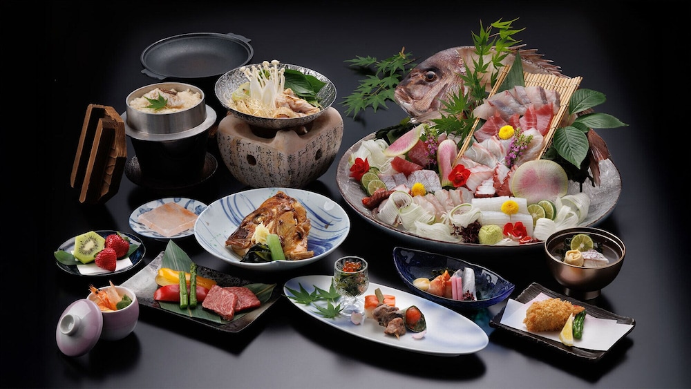 和室 喫煙 海側 2食付き 渦潮会席(阿波牛、阿波尾鶏、鳴門鯛)夕食部屋食 | ベイリゾートホテル 鳴門海月