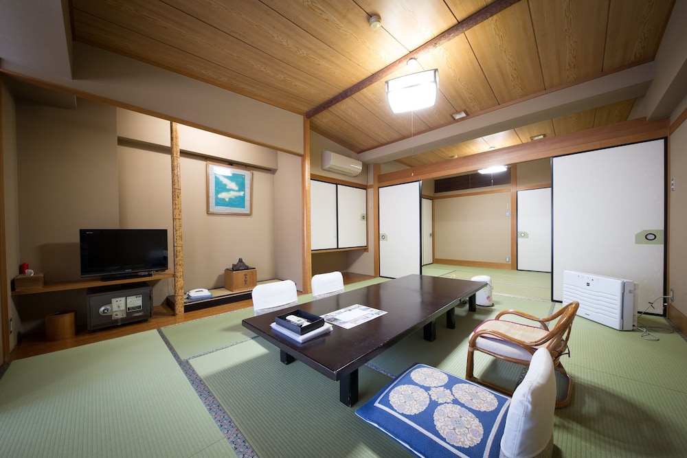 和室(12+4.5畳又は10+6畳)バス+温水洗浄トイレ付 客室2 | 福狸亭 小川家