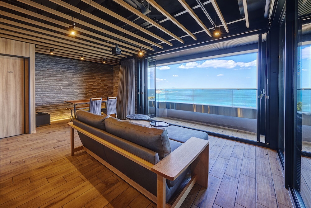 ラグジュアリー スイート サウナ オーシャンビュー | リゾートヒルズ豊浜 蒼空の風