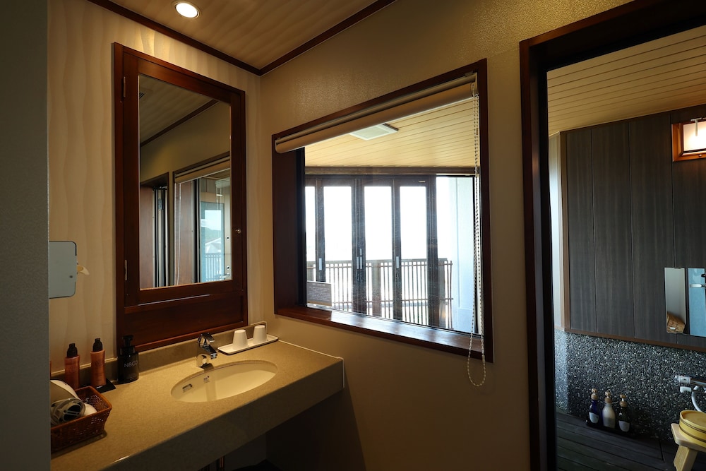 ファミリー露天風呂付客室（和室12畳） 客室2 | リゾートヒルズ豊浜 蒼空の風