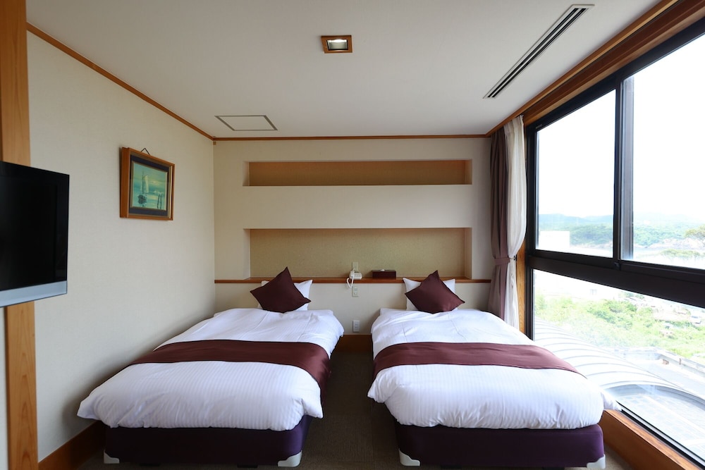 和洋特別室　露天風呂付 ベッド2台、布団5組 客室3 | リゾートヒルズ豊浜 蒼空の風