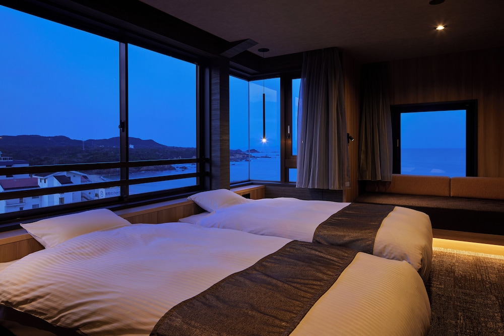 デラックス スイート オーシャンビュー 客室7 | リゾートヒルズ豊浜 蒼空の風