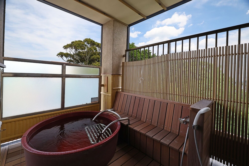 和洋特別室　露天風呂付 ベッド2台、布団5組 客室4 | リゾートヒルズ豊浜 蒼空の風