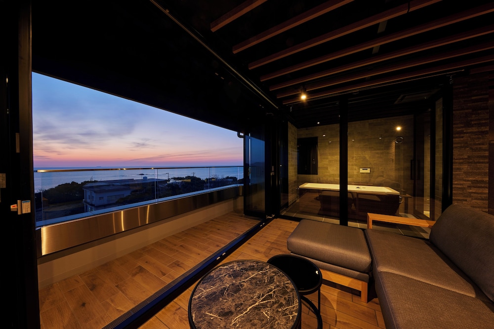 ラグジュアリー スイート サウナ オーシャンビュー 客室4 | リゾートヒルズ豊浜 蒼空の風