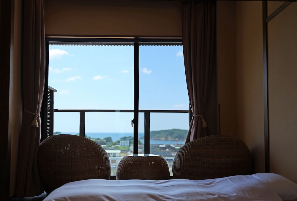 温泉露天つき和室10帖 客室2 | リゾートヒルズ豊浜 蒼空の風