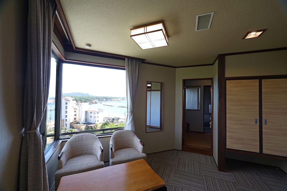 ファミリー露天風呂付客室（和室12畳） 客室1 | リゾートヒルズ豊浜 蒼空の風