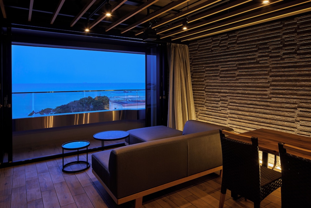 デラックス スイート オーシャンビュー 客室5 | リゾートヒルズ豊浜 蒼空の風