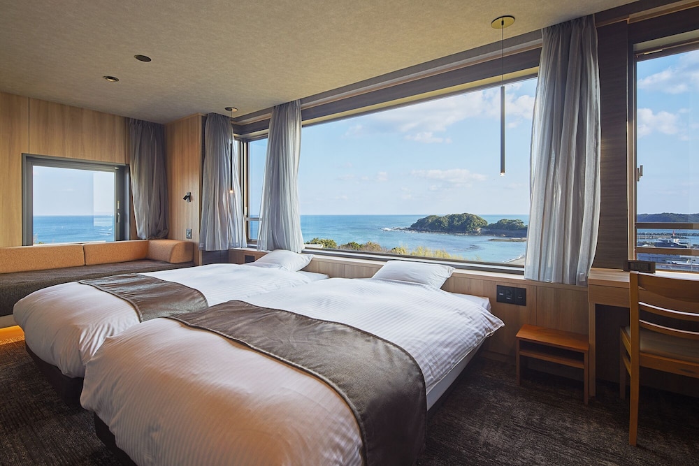 ラグジュアリー スイート サウナ オーシャンビュー 客室1 | リゾートヒルズ豊浜 蒼空の風