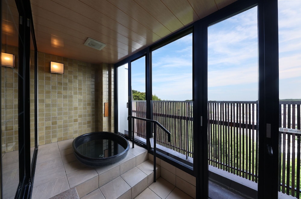 洋風和室 露天風呂付 客室2 | リゾートヒルズ豊浜 蒼空の風