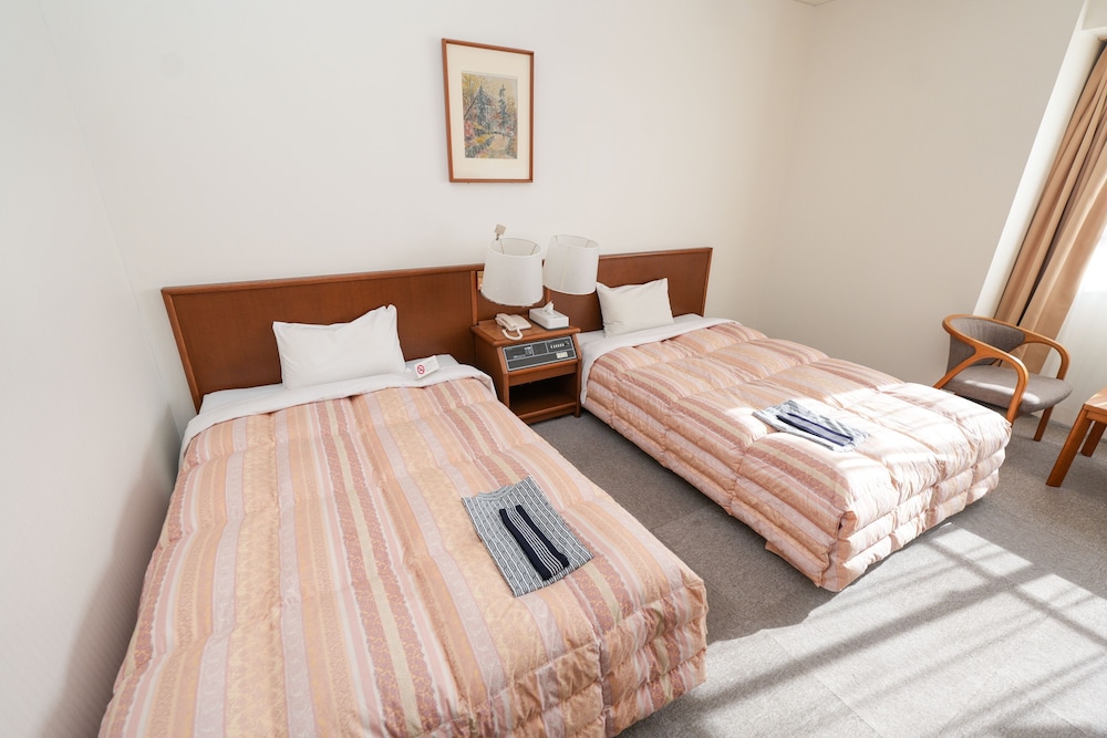 スーペリア ツインルーム 禁煙 客室7 | 天童セントラルホテル