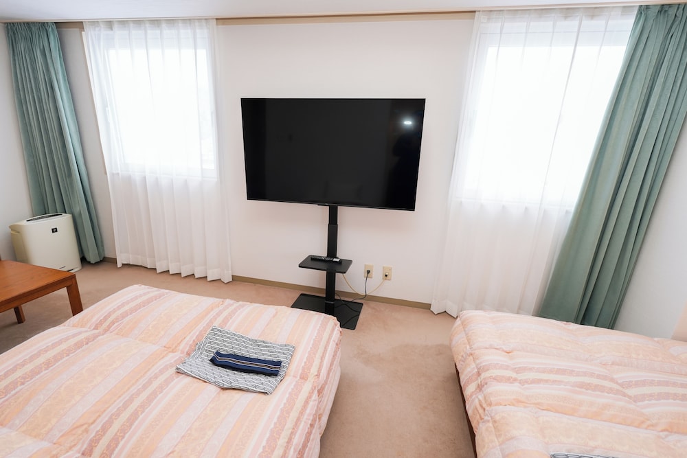 デラックス トリプルルーム 3 ベッドルーム 禁煙 客室6 | 天童セントラルホテル