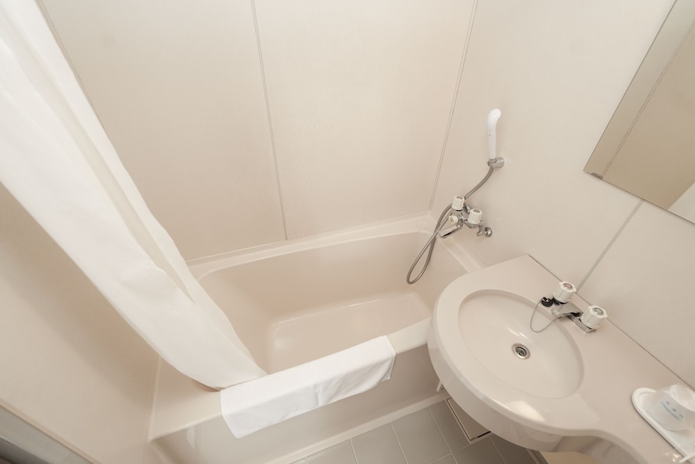 セミダブルルーム 禁煙 バスルーム3 | 天童セントラルホテル