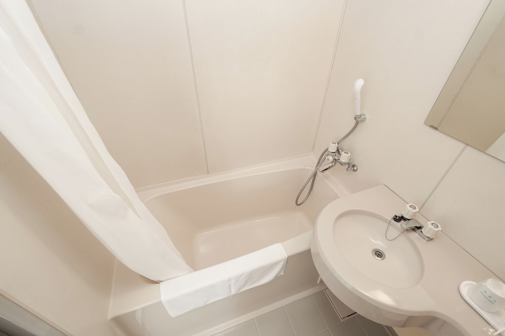 セミダブルルーム 禁煙 バスルーム1 | 天童セントラルホテル