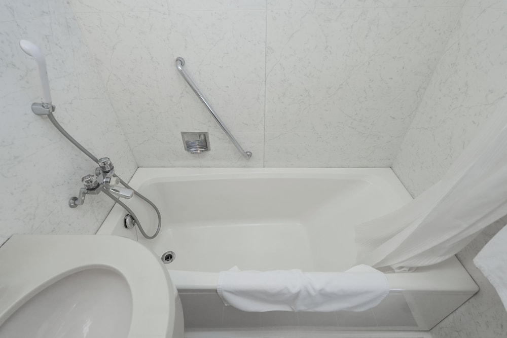 デラックス トリプルルーム 3 ベッドルーム 禁煙 バスルーム0 | 天童セントラルホテル