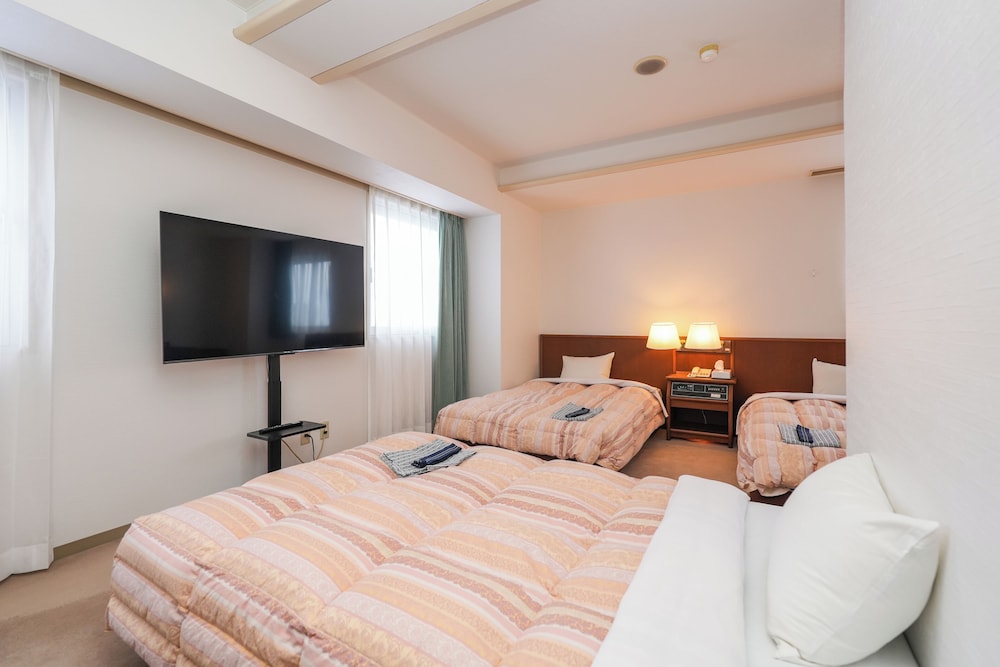 デラックス トリプルルーム 3 ベッドルーム 禁煙 客室2 | 天童セントラルホテル