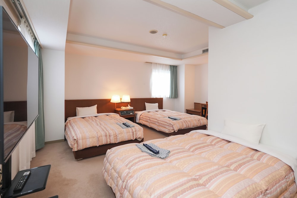 デラックス トリプルルーム 3 ベッドルーム 禁煙 | 天童セントラルホテル