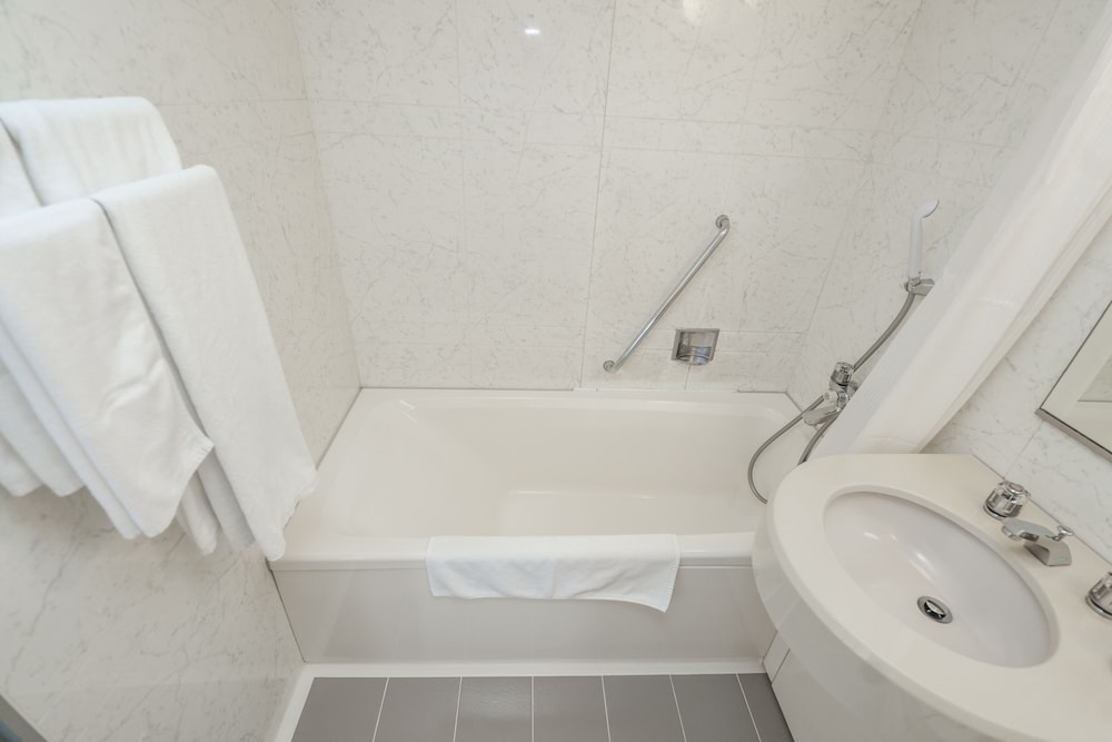 スーペリア ツインルーム 禁煙 バスルーム2 | 天童セントラルホテル