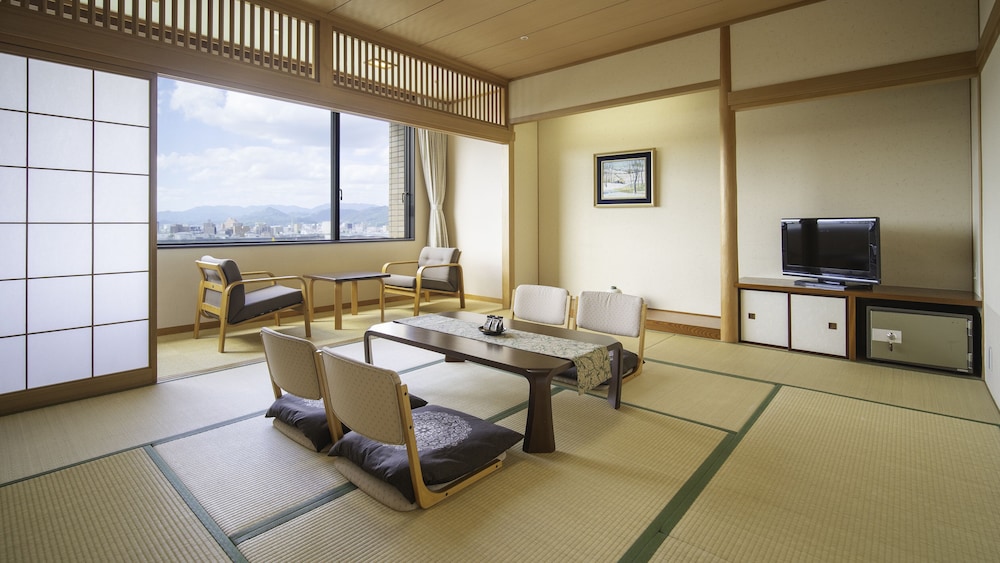 トラディショナル ルーム 5 ベッドルーム 喫煙可 | セリーズ