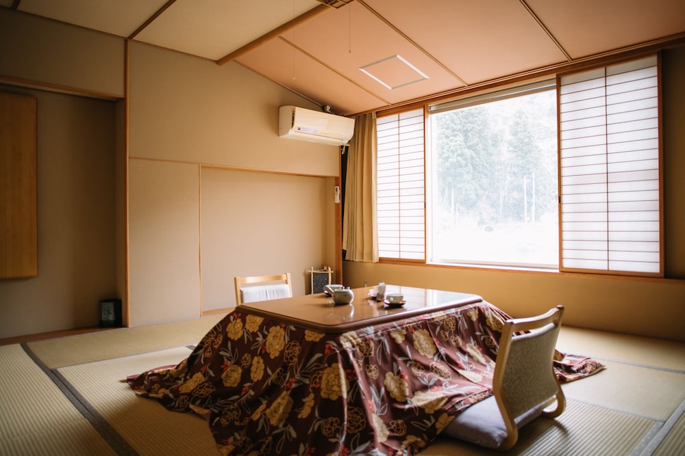 和室 10畳または12畳 客室2 | 花とほたる 湯のさと 雪国