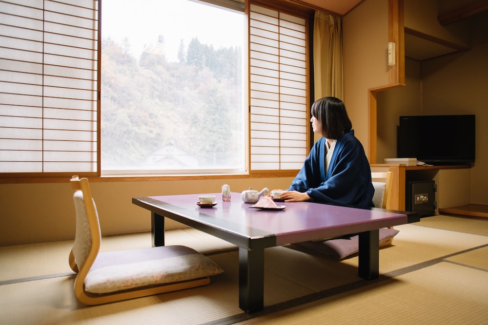 和室 10畳または12畳 客室6 | 花とほたる 湯のさと 雪国