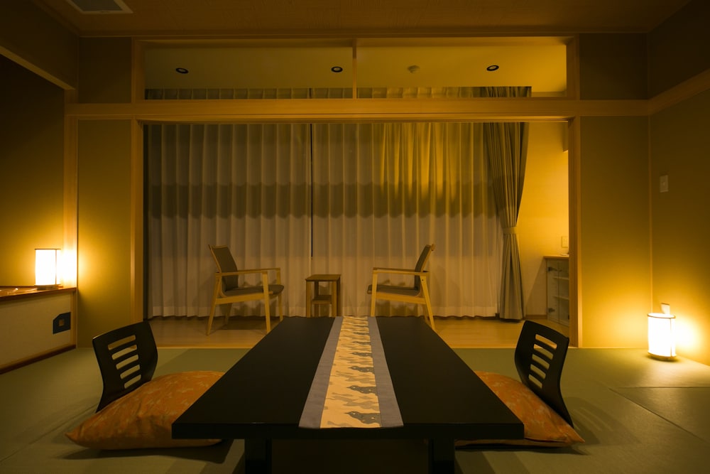 和室１０畳＋ひろびろ広縁付　禁煙 客室1 | フォレストリゾート ホテル城山