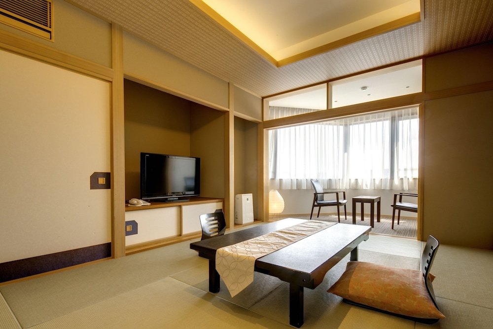 璃寛（和室１０畳＋広縁）　禁煙 | フォレストリゾート ホテル城山