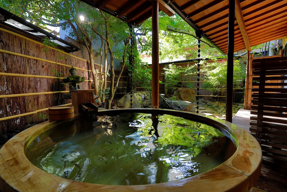 和室 露天風呂付 本館 客室1 | 坂聖・玉樟園