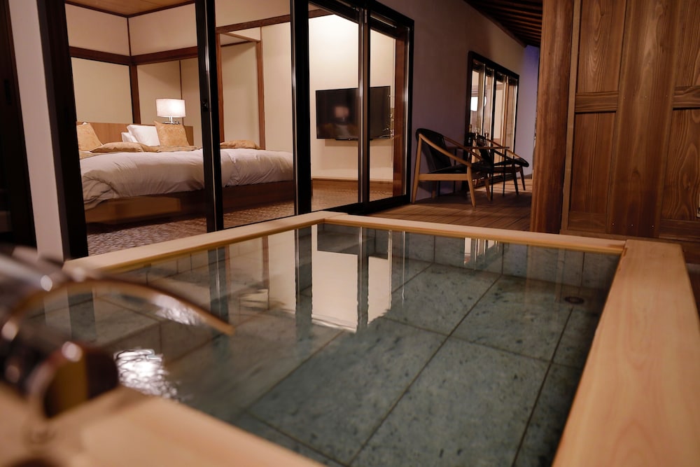 スタンダード スイート 1 ベッドルーム 禁煙 テラス 客室11 | 坂聖・玉樟園