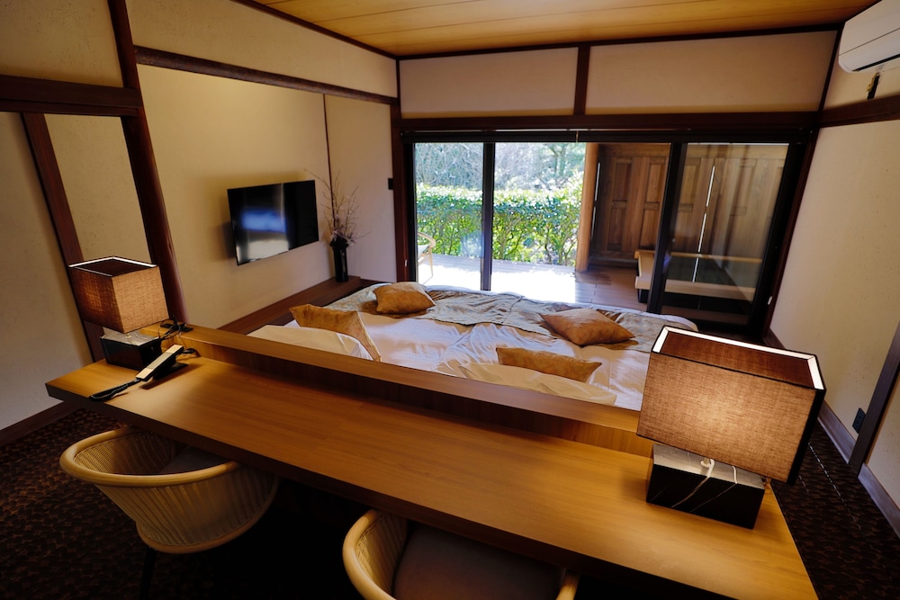 スタンダード スイート 1 ベッドルーム 禁煙 テラス 客室3 | 坂聖・玉樟園