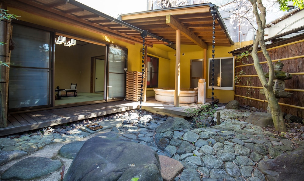 和室 露天風呂付 本館 テラス / パティオ1 | 坂聖・玉樟園