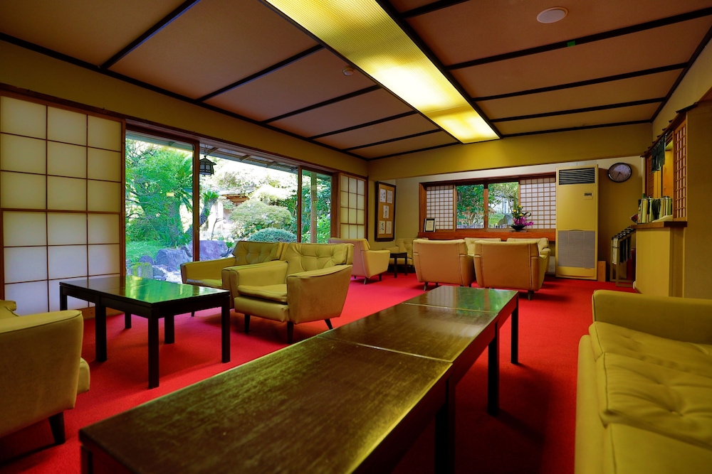 ロビーラウンジ1 | 坂聖・玉樟園