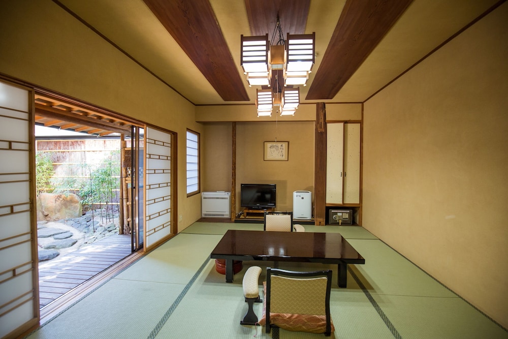 和室 露天風呂付 本館 客室3 | 坂聖・玉樟園