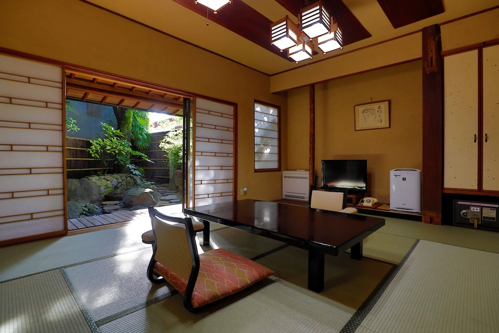 和室 露天風呂付 本館 | 坂聖・玉樟園