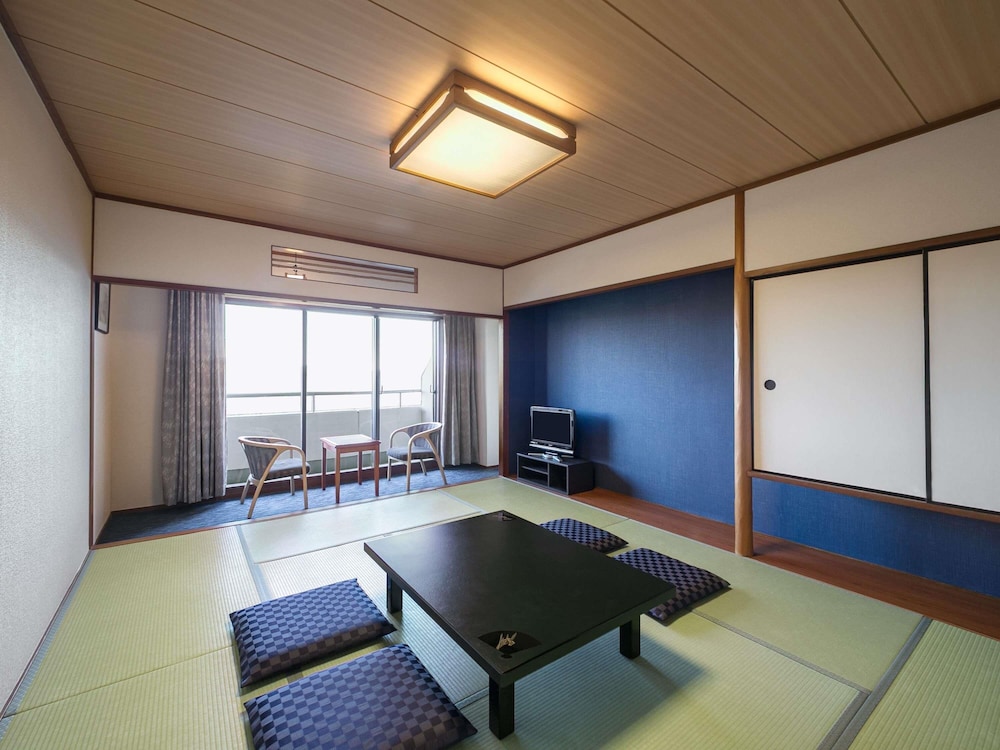 クラシック ルーム ベッド (複数台) マウンテンビュー (Japanese Style) 客室2 | メルキュール高知土佐リゾート & スパ