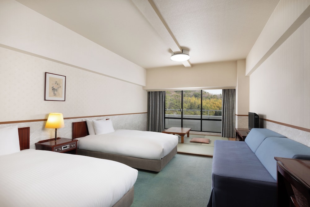 クラシックツイン（和洋室）マウンテンビュー 客室1 | メルキュール高知土佐リゾート & スパ