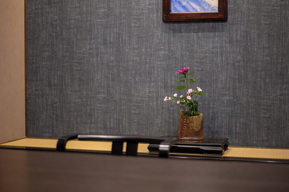 囲炉裏 和洋室　喫煙 客室3 | 風の谷の庵