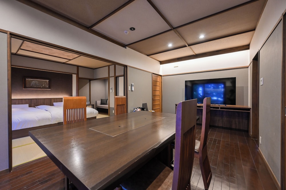 ダイニングルーム　喫煙 客室1 | 風の谷の庵